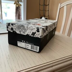 Business casual shoe, with a slight Heel. (Never worn)